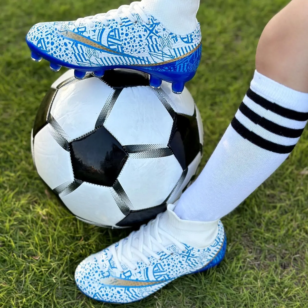 Boys Girls Soccer Cleats Kids Soccer Shoes High Top Training Youth Football Cleats Outdoor Football Shoes