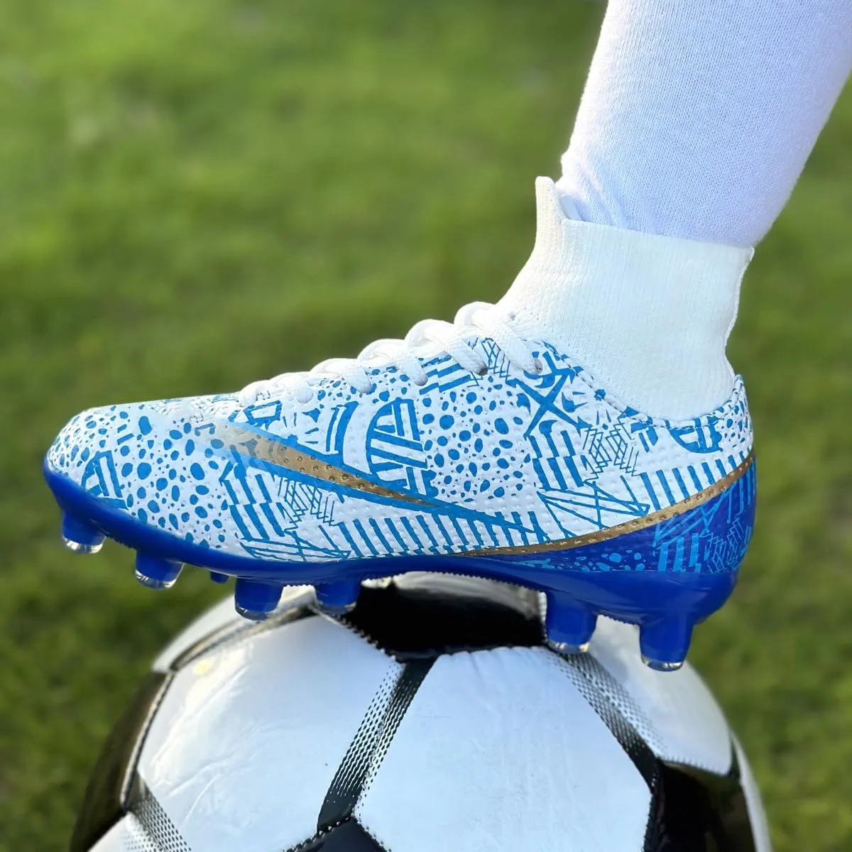 Boys Girls Soccer Cleats Kids Soccer Shoes High Top Training Youth Football Cleats Outdoor Football Shoes